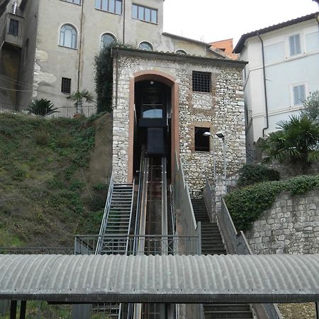 Casa Dell'Oliveto "Parcheggio Gratuito" Apartment Narni Exterior photo